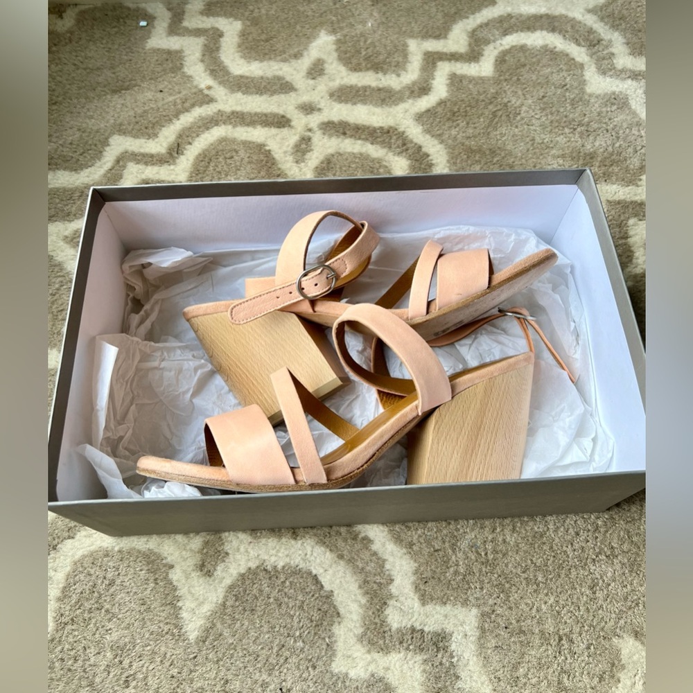 COCLICO Taurasi Strappy Sandals in Rock Peach Size 38